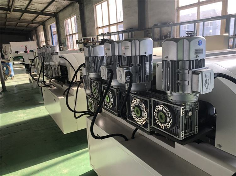 High Efficiency Gyd Roller Coating Machine of Uv Woodworking Machinery