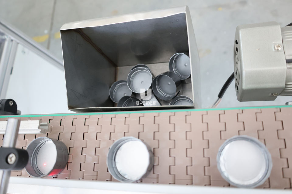 High-Efficiency Fully Automatic Support Customized Aluminum Foil Gasket Inserting Machine for Cap Lining