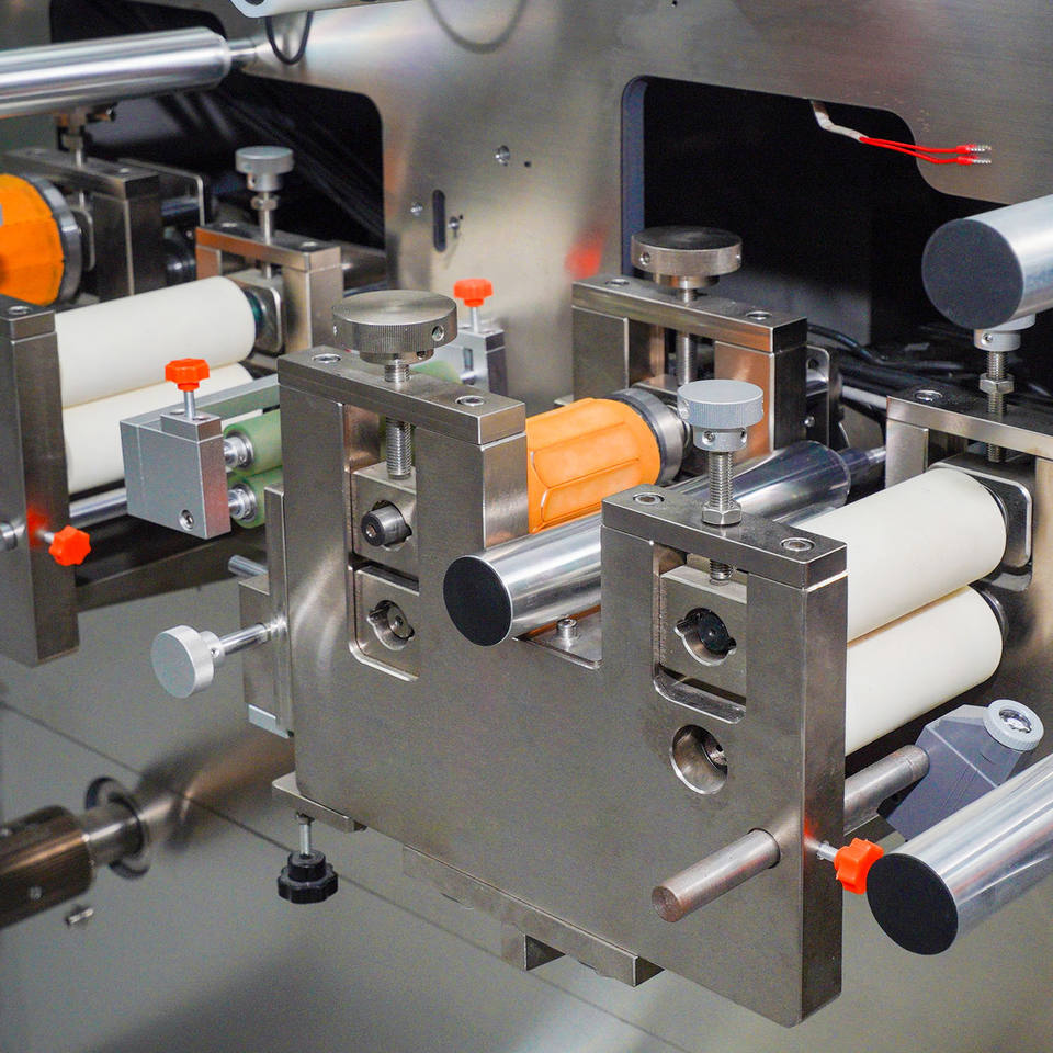 Automatic QC-120 High-Speed Slitting Machine for Medical Adhesive Plaster Band-Aid Electrically Driven for Plastic Film