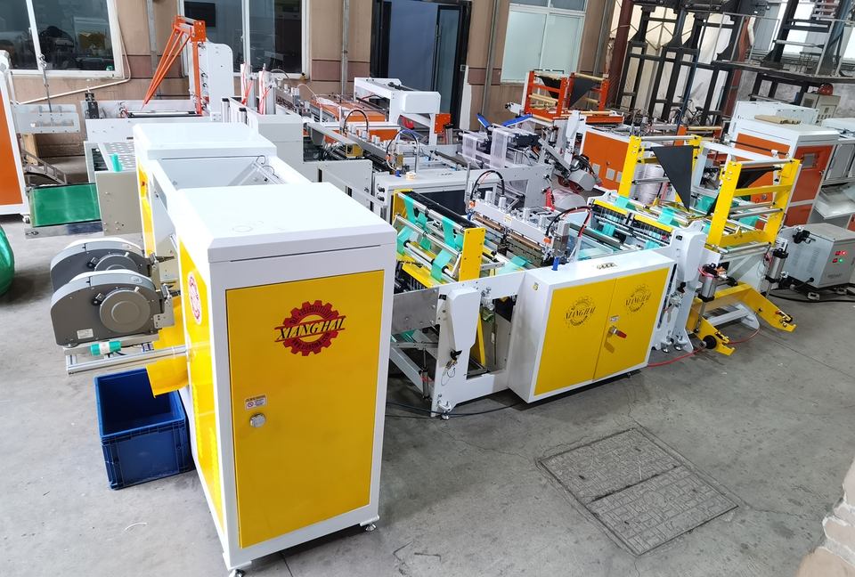 Full Automatic Roll to Roll Plastic Trash Coreless Star Seal Garbage Bag Making Machine with