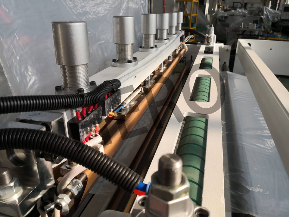 High Speed Fully Automatic PE V-fold Bottom Sealing Rolling Garbage Sealing Plastic Bag Making Machine