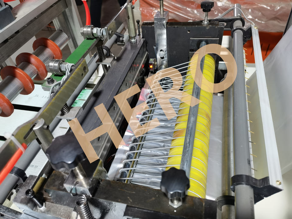 High Speed Fully Automatic PE V-fold Bottom Sealing Rolling Garbage Sealing Plastic Bag Making Machine