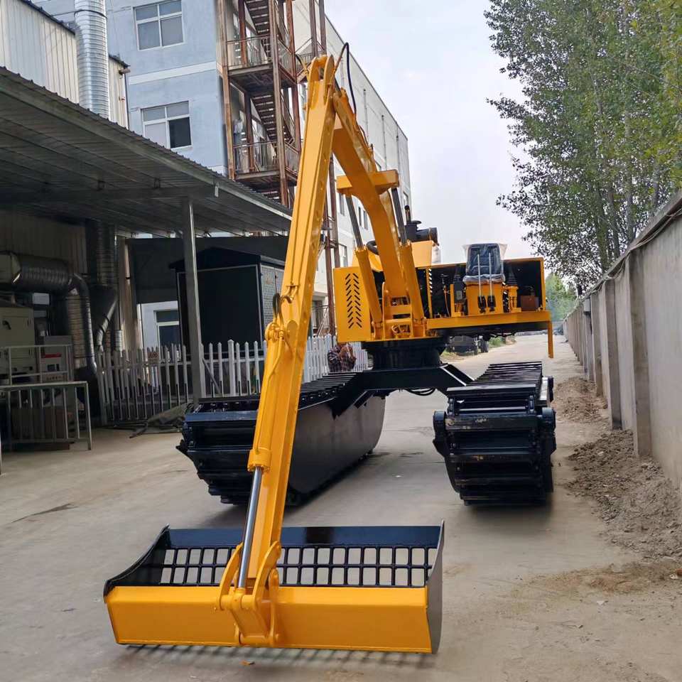 Wide Crawler Structure Amphibious Bucket Dredger Diesel Engine Gearbox Optimized Use Soft Surfaces Riverbeds Swamps Focused