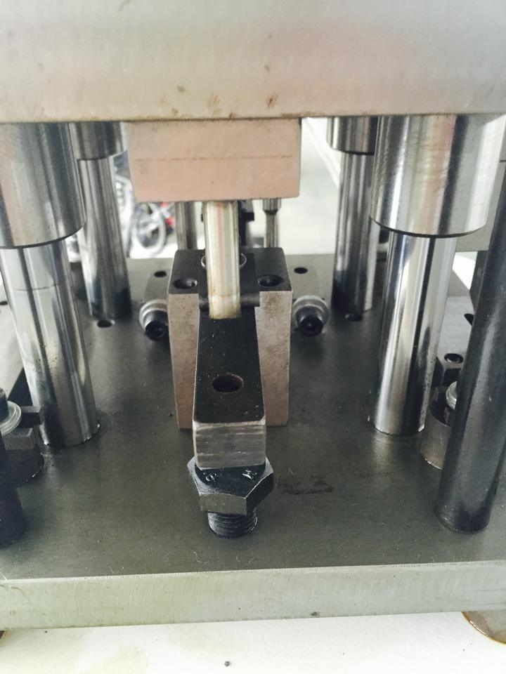 Pneumatic Corner Punching Machine in Aluminum Window Making Machine with 4 Dies Working Stations