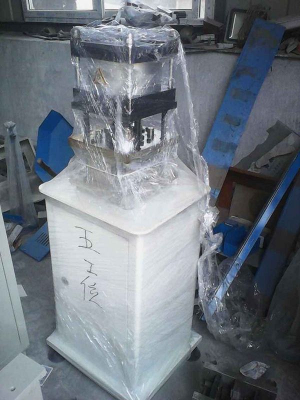 Pneumatic Corner Punching Machine in Aluminum Window Making Machine with 4 Dies Working Stations