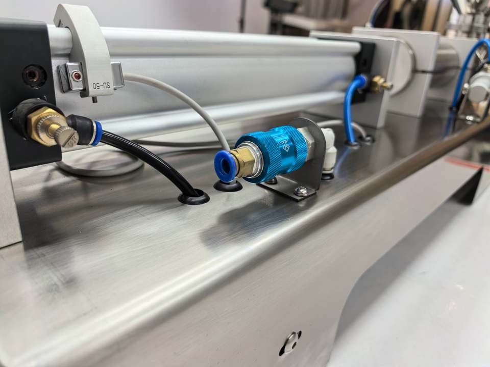 KUNBA Horizontal Fully Automatic Small Quantitative Laundry Detergent Liquid Pneumatic Thick Paste Paste Filling Machine