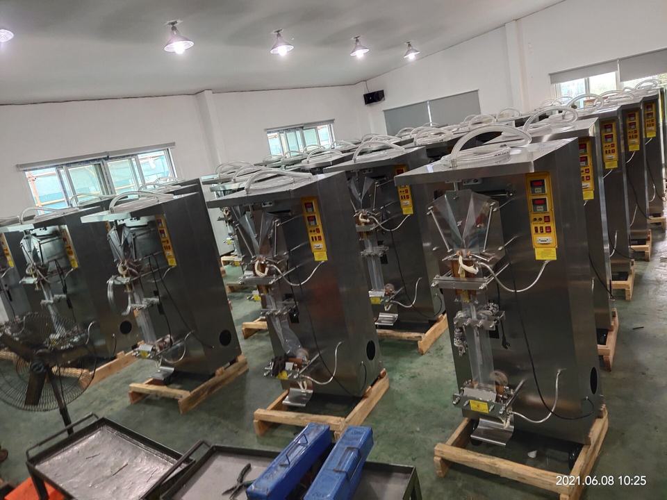 Sachet Water Filling Packaging Machine Mineral Water Pouch Packing Machine Bean Milk Bagging Machine