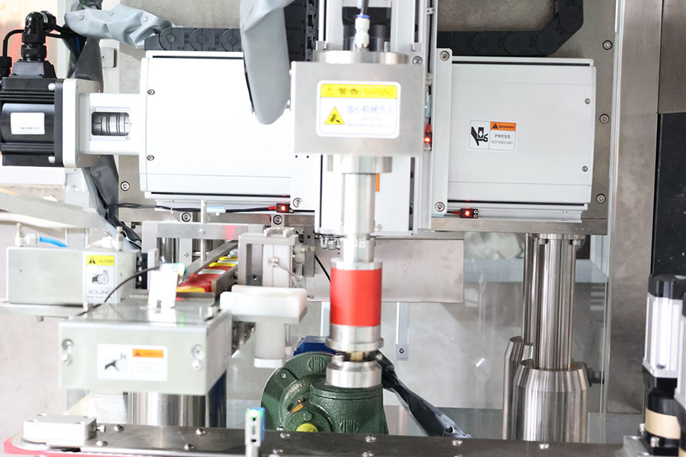 Automatic Electric Motor Engine Oil Bottle Jerrycan Filler Capping Labeling Machine Core Gear PLC Chemical Filling Machines