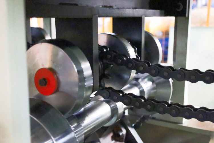 Kr18 Kr24 Portable Standing Seam Roof Profile Roll Forming Machine Roll Forming Machine for Straight Standing Seam