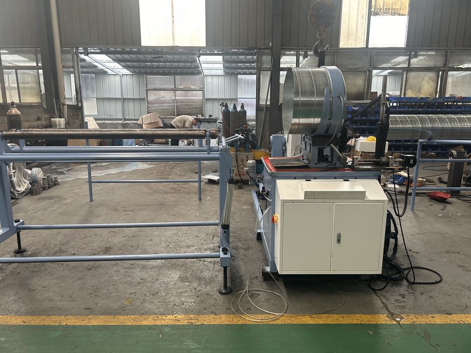 FENGTENG High Efficiency Automatic HVAC Tube Former Spiral Air Duct Metal Roll Forming Equipment Motor Core Easy Operate 5.5kW