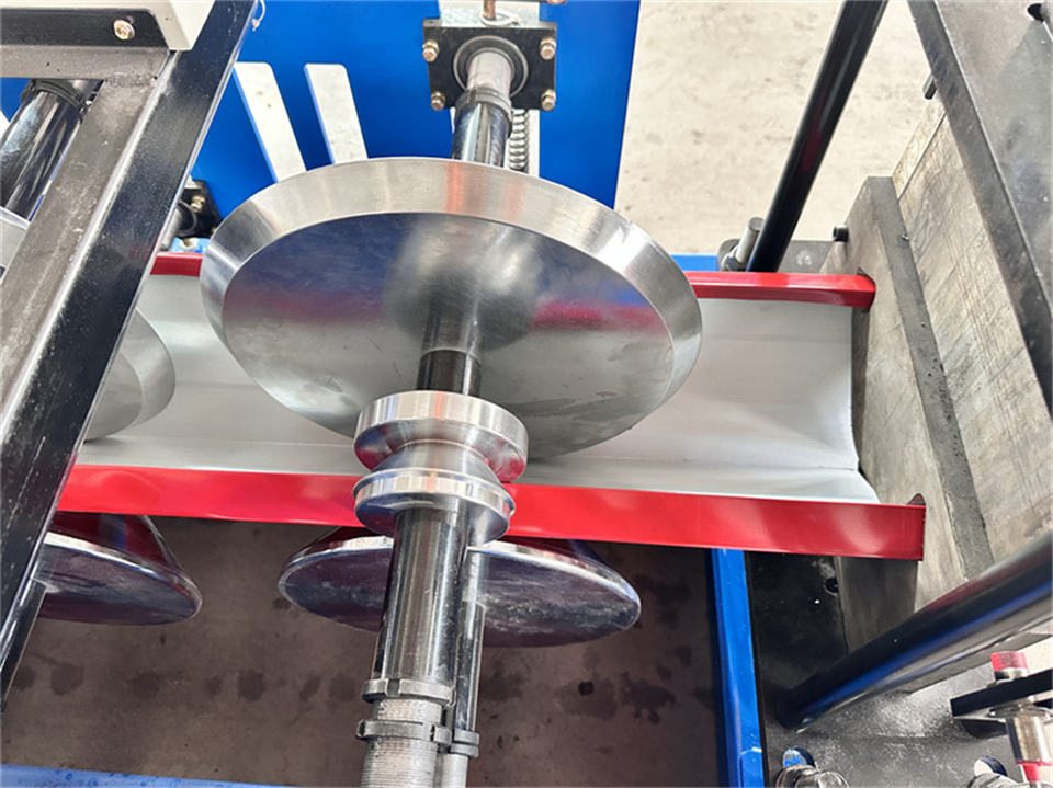 Metal Roof Ridge Cap Roll Forming Machine Colored Steel Tile Making Motor & Pump CE Certified