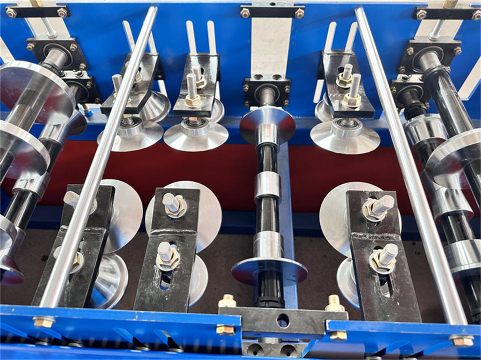 Metal Roof Ridge Cap Roll Forming Machine Colored Steel Tile Making Motor & Pump CE Certified