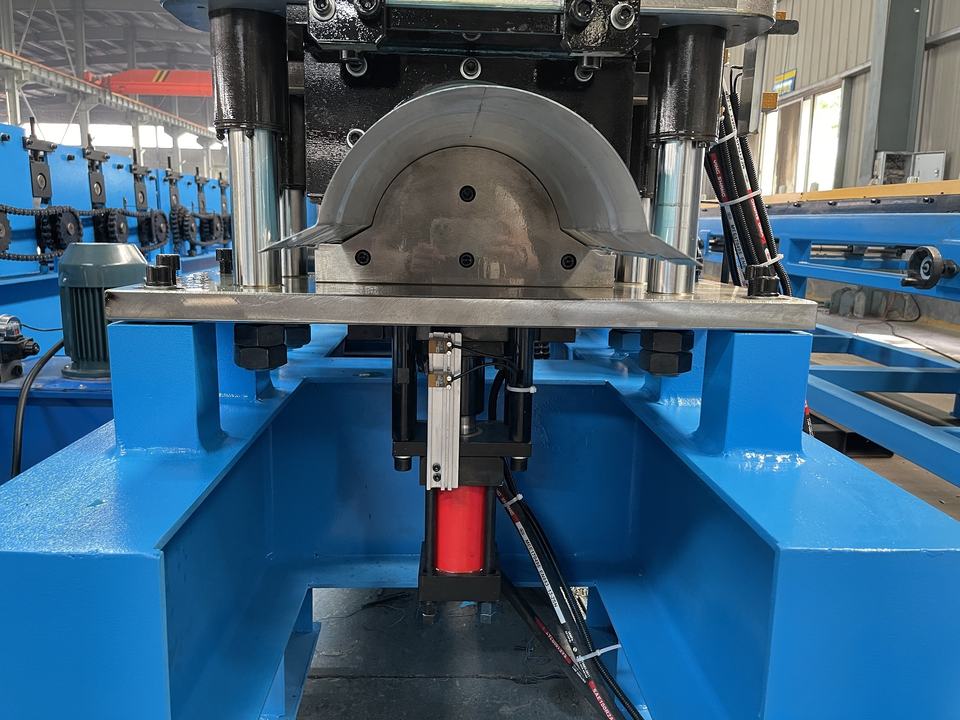 Metal Roll Top Ridge Capping Roll Forming Machine with High Productivity Motor & Pump for Residential Roof Flashing