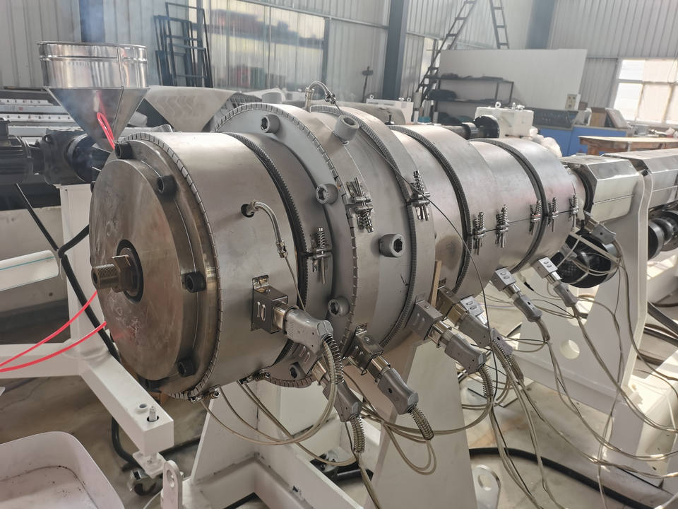 Fully Automatic HDPE PP PPR PERT PE Pipe Water Tube Extruding Machinery Production Line