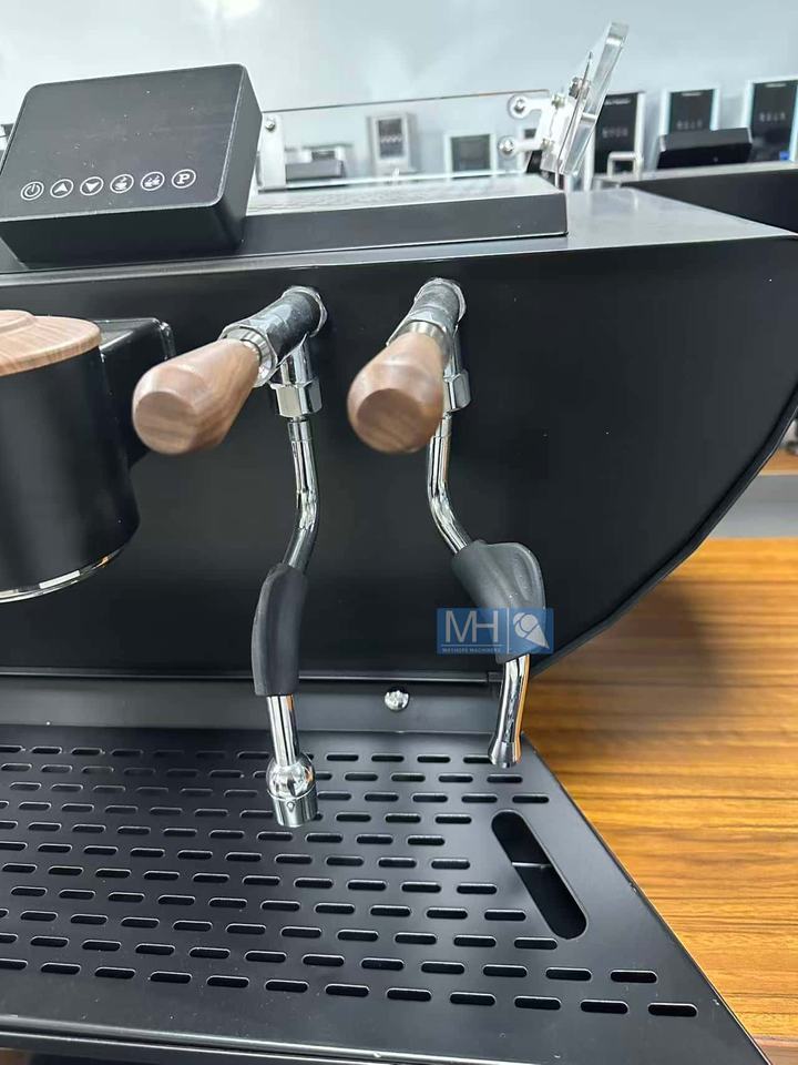 Professional Dual Boiler Commercial Barista Semi-automatic Espresso Three Head Coffee Machine With Display Screen
