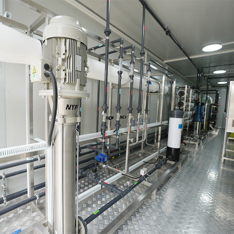 Containerized Seawater & Brackish Water Desalination RO Plant with PLC Control RO Membrane & Pump Stainless Steel 6TPH Capacity