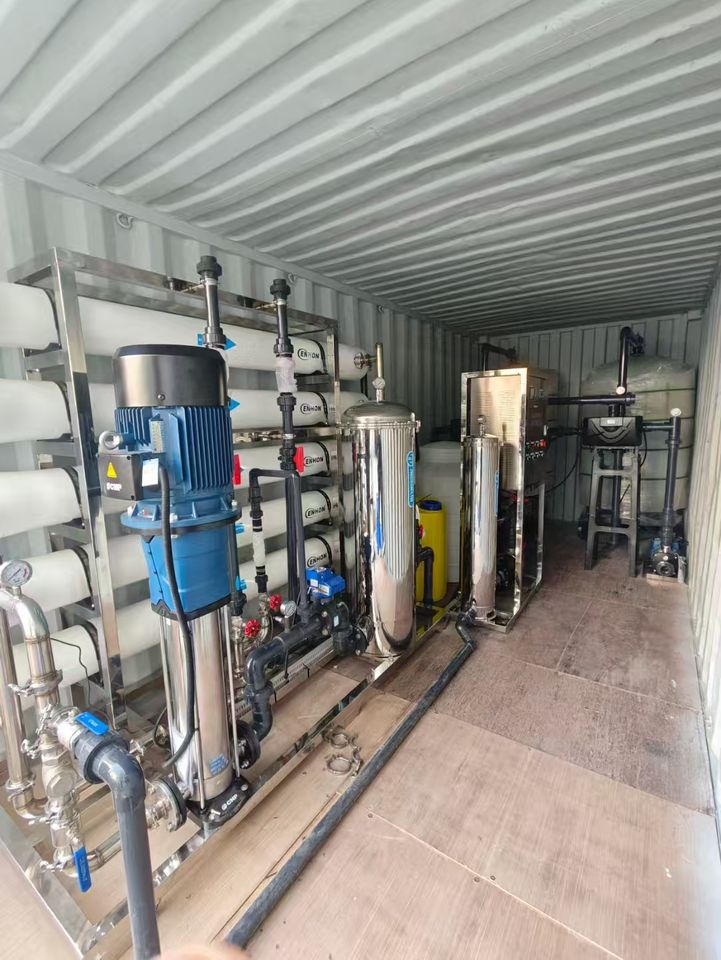 Containerized Seawater & Brackish Water Desalination RO Plant with PLC Control RO Membrane & Pump Stainless Steel 10TPH Capacity