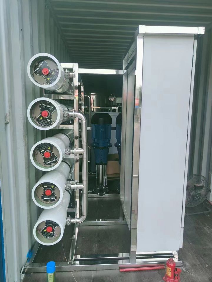 Containerized Seawater & Brackish Water Desalination RO Plant with PLC Control RO Membrane & Pump Stainless Steel 10TPH Capacity