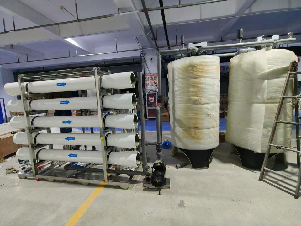 Containerized Seawater & Brackish Water Desalination RO Plant with PLC Control RO Membrane & Pump Stainless Steel 10TPH Capacity