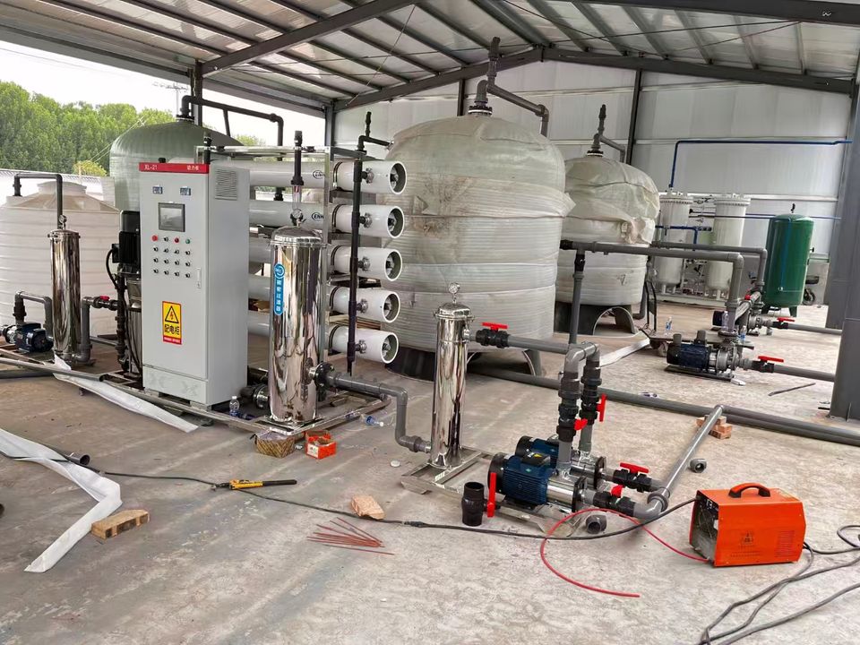Containerized Seawater & Brackish Water Desalination RO Plant with PLC Control RO Membrane & Pump Stainless Steel 10TPH Capacity