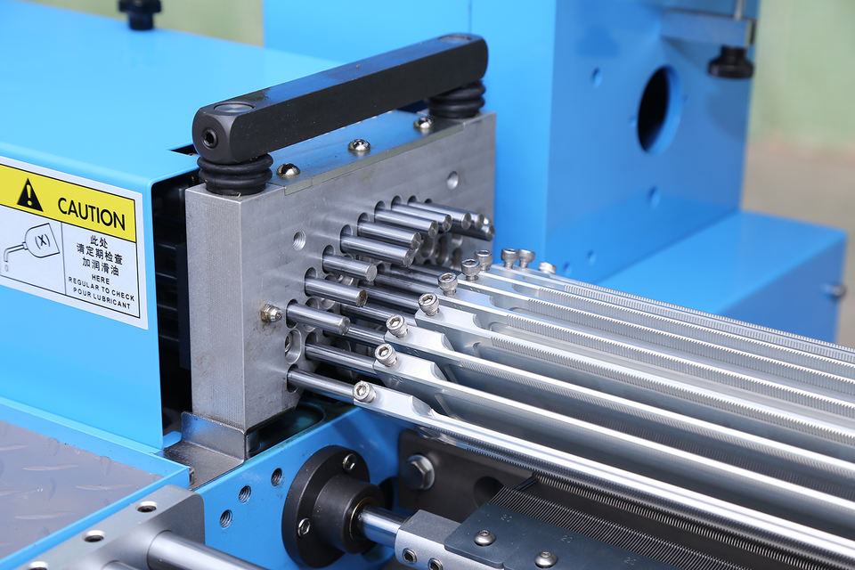 HUAFANG Automatic High-Speed Computerized Lace Making Machine Flat Crochet Jacquard Knitting Machine Gear Bearing Core